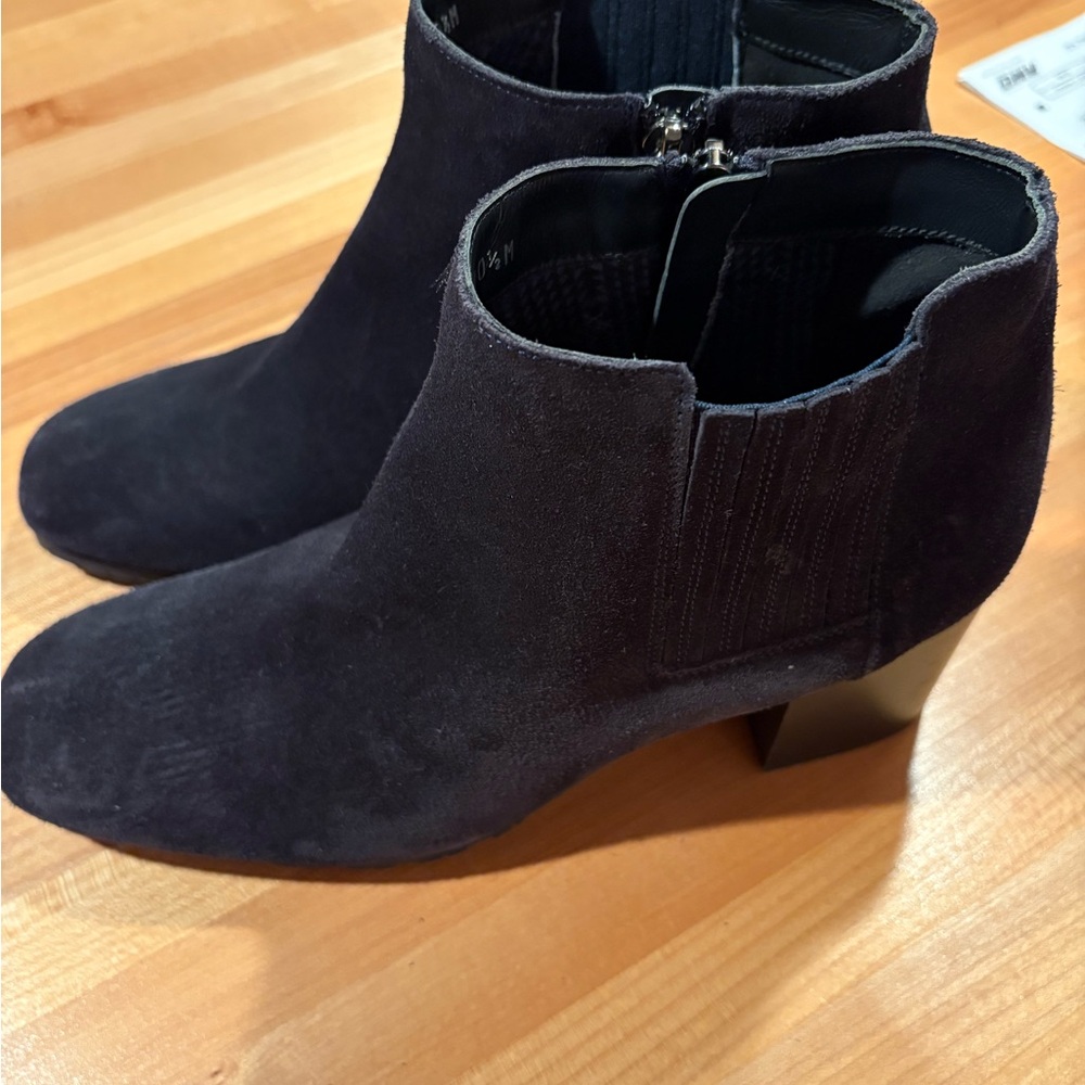 Aquatalia Suede Navy Ankle Booties in size 10 1/2